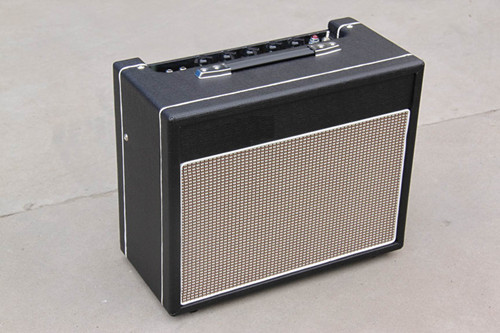 15Watt All Tube Guitar Amplifier multiply Wood cabinet