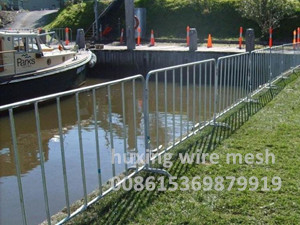 Hot Galvanized Pedestrian Fence