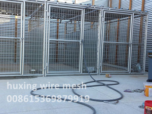 Hot Dipped Galvanized Welded Wire Dog Kennel 3 Runs with Steel Roof & Fight Guard Divider