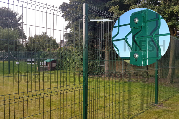 Galvanized and PVC Painting Coated Triangle Bending Boundary Wall Security Metal Wire Mesh Fence