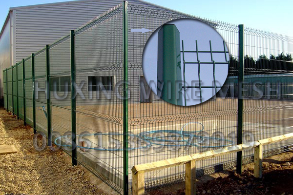 Galvanized and PVC Painting Coated Triangle Bending Boundary Wall Security Metal Wire Mesh Fence