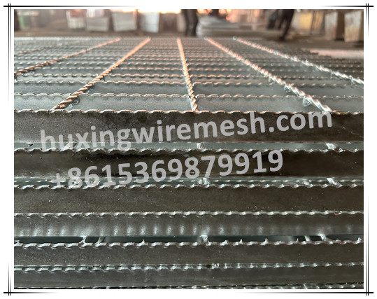 High Quality Welded Galvanized Steel Serrated Bar Grating China Supplier