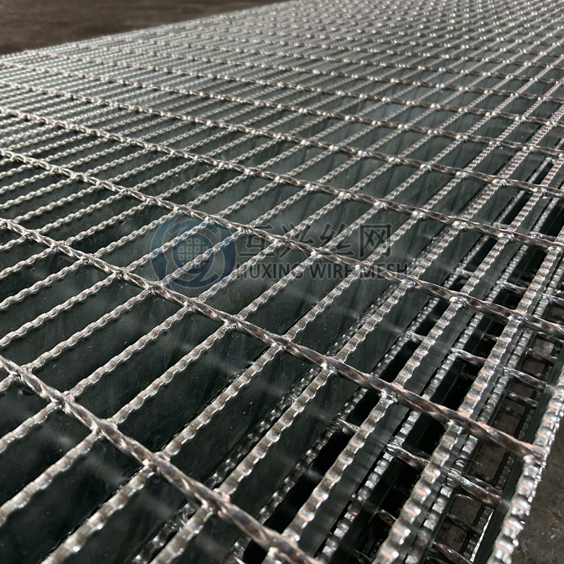 25 30 35 40 Serrated Smooth Steel Bar Weld Mesh Steel Grate SS Carbon Steel Industrial Metal Materials Walkway Floor Steel Grating with Hot Galvanized