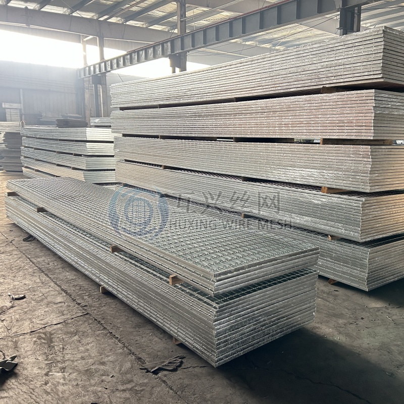 25 30 35 40 Serrated Smooth Steel Bar Weld Mesh Steel Grate SS Carbon Steel Industrial Metal Materials Walkway Floor Steel Grating with Hot Galvanized