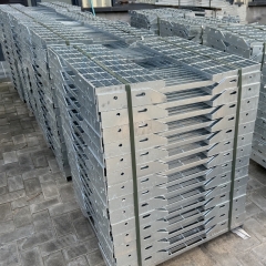 Durable Mild Steel Stair Treads Outdoor Safety HDG Metal Stair Treads Grating