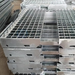Durable Mild Steel Stair Treads Outdoor Safety HDG Metal Stair Treads Grating