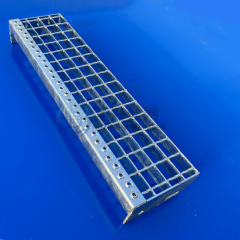 Durable Mild Steel Stair Treads Outdoor Safety HDG Metal Stair Treads Grating