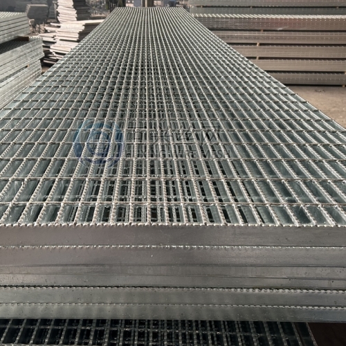 25 30 35 40 Serrated Smooth Steel Bar Weld Mesh Steel Grate SS Carbon Steel Industrial Metal Materials Walkway Floor Steel Grating with Hot Galvanized