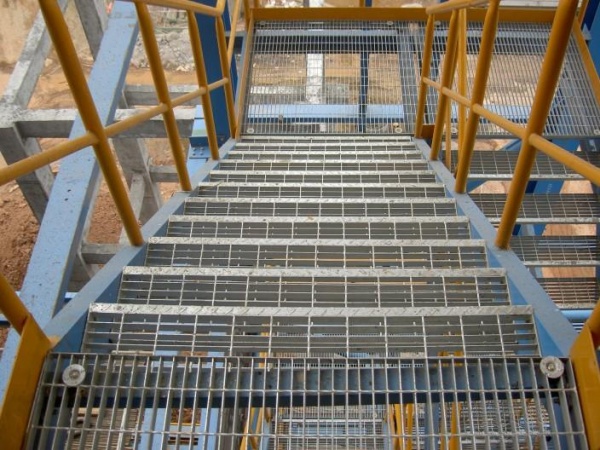 Outdoor Safety HDG Metal Stair Treads Grating
