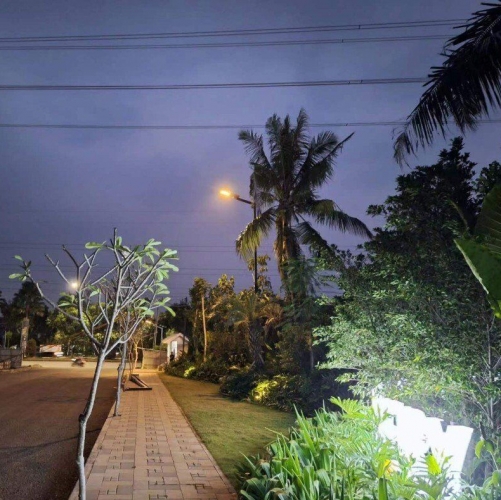 PENEL Integrated Solar streetlights were illuminating a villa area under construction in 2023 in Indonesia