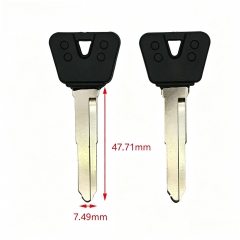 AK038026 Uncut right-side groove key blank for Yamaha motorcycles; made of nickel-plated H59 brass with a plastic handle; total length approximately 70mm