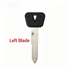 AK038025 Left-groove key blank for Yamaha motorcycles; made of nickel-plated H59 brass with a plastic head; total length approximately 70mm