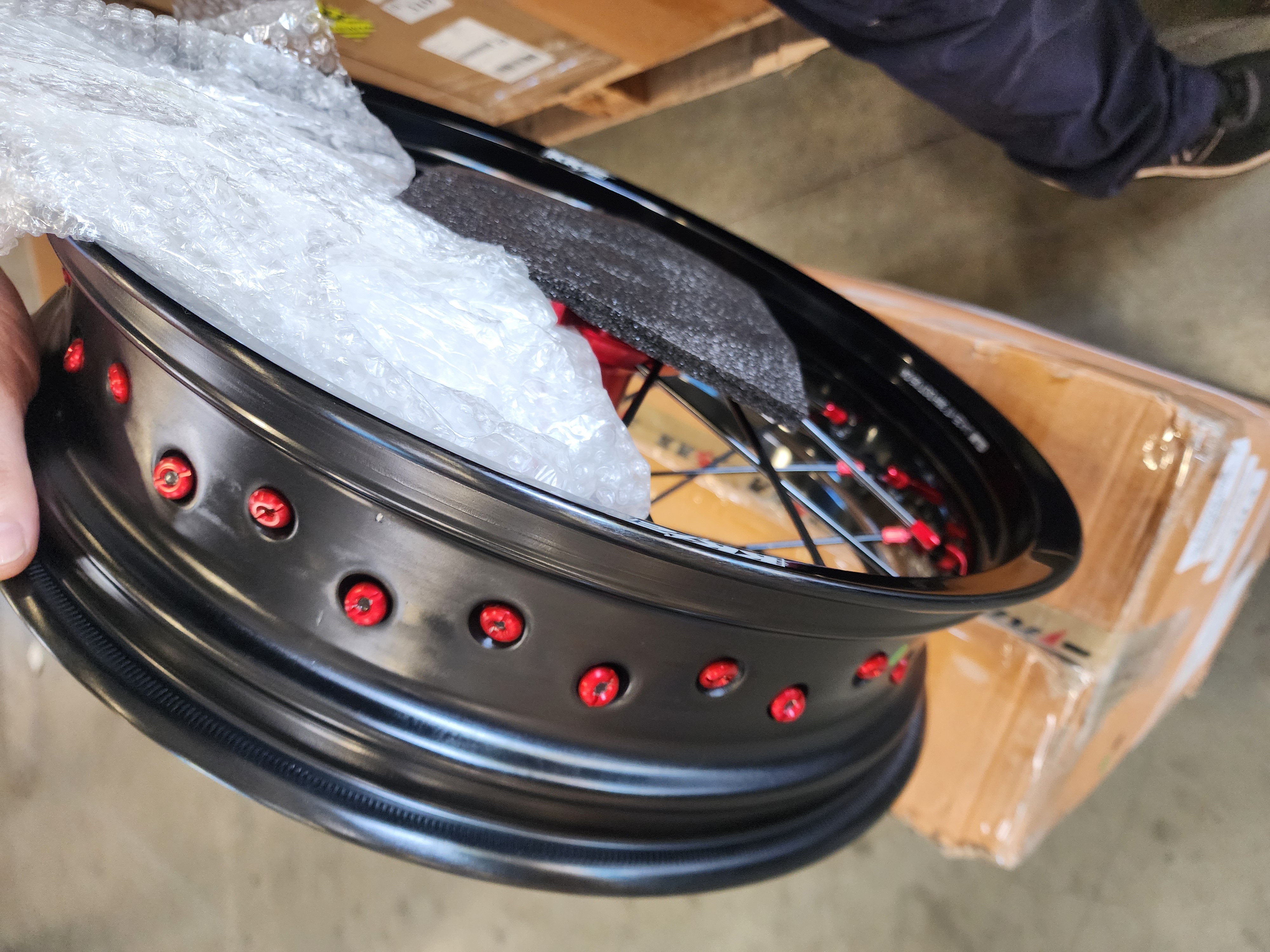 KKE Returned Wheels fit 2013-2025 CRF250R CRF450R Honda / KKE 3.5*17"/4.25*17" Complete Supermoto Wheels Red Hub/ Black Spoke