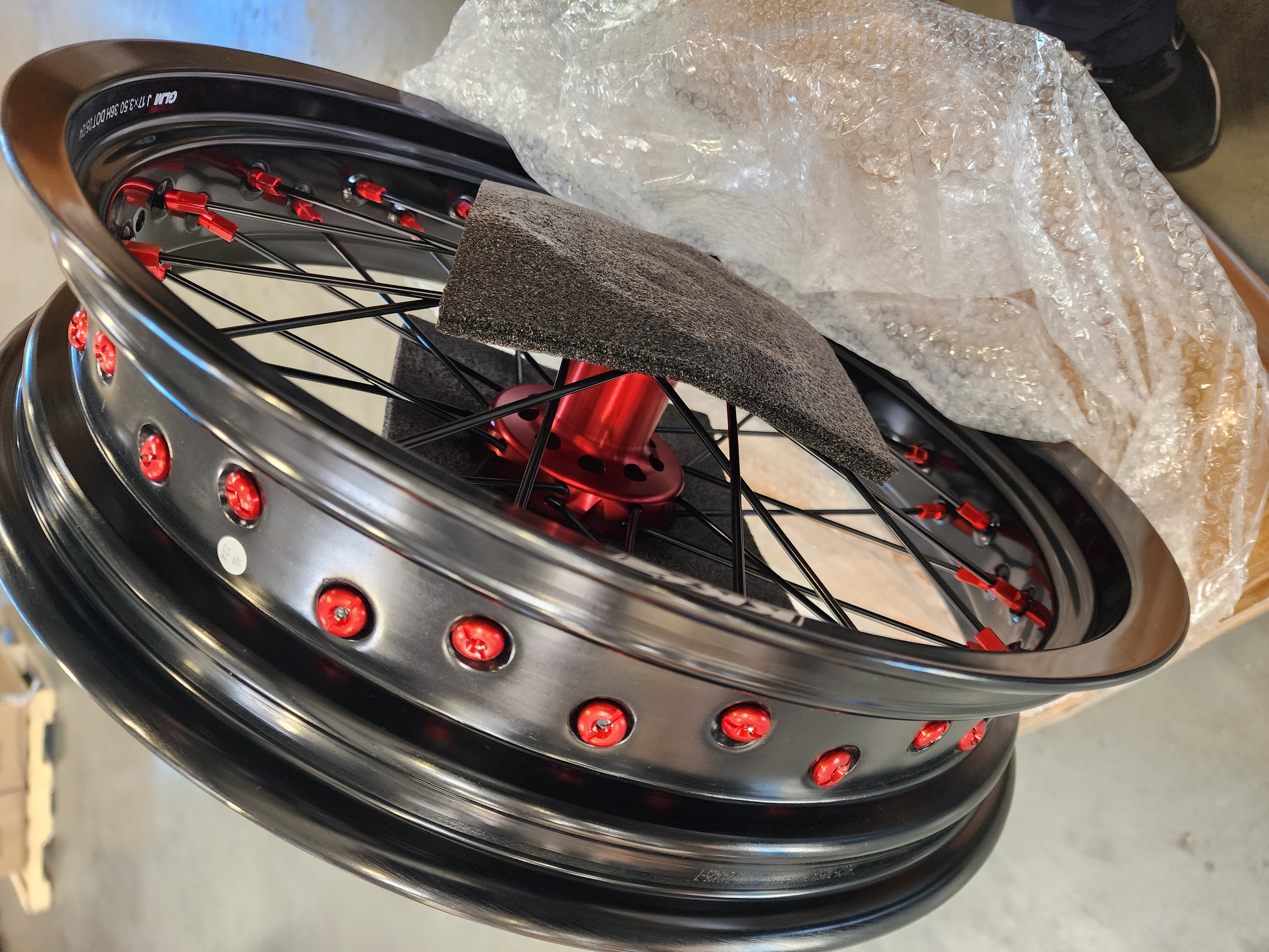 KKE Returned Wheels fit 2013-2025 CRF250R CRF450R Honda / KKE 3.5*17"/4.25*17" Complete Supermoto Wheels Red Hub/ Black Spoke