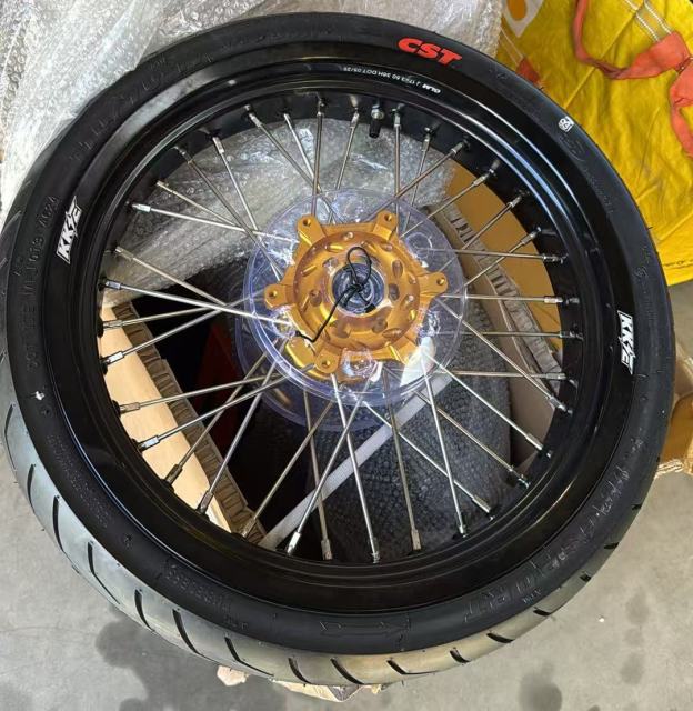 Returned Wheels fit SUZUKI DRZ400 DRZ400E DRZ400S -- KKE 3.5/4.25*17 Supermoto Wheels Rims Set  with CST Tire Gold Hub