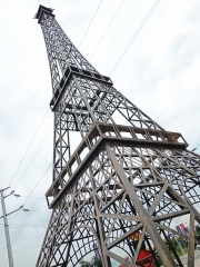 LARGE OUTDOOR IRON EIFFEL TOWER WEDDING