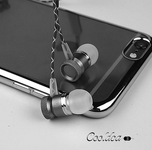 Big bass-ear headphone with Mic