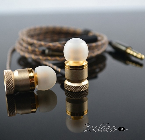 Big bass-ear headphone with Mic