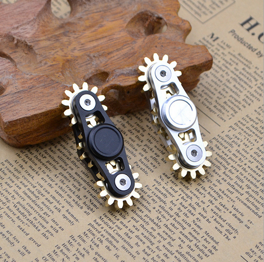 Fist of the nine teeth linkage fingertips Spinner