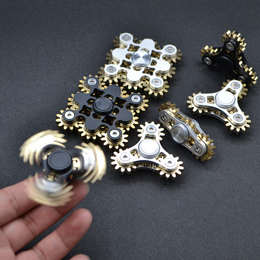 Fist of the nine teeth linkage fingertips Spinner