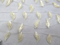wholesale 2strands 15charm30mm Genuine MOP Shell ,Pearl Shell beads ,leaf tree leaves carved shell p