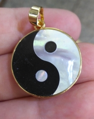 30mm Natural Pearl Shell -Sea Shell Chinese Yin Yang round disc Charm Pendant with gold loop 1pcs