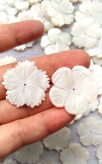 Drilled -12pcs 30mm(1.2&quot;) natural White shell beads 5 petla Mother of Pearl Shell Carved Flowers petal cabochon for pendant