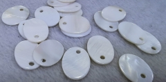 Drilled--10pcs 15x22mm sea white Shell jewelry Beads,yellow   Mother of Pearl Shell oval egg Charm Pendants