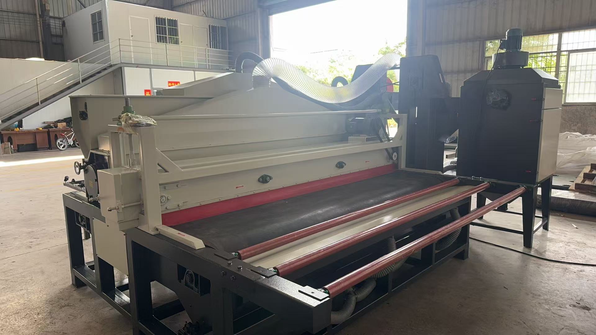 Horizontal glass sand blasting machine