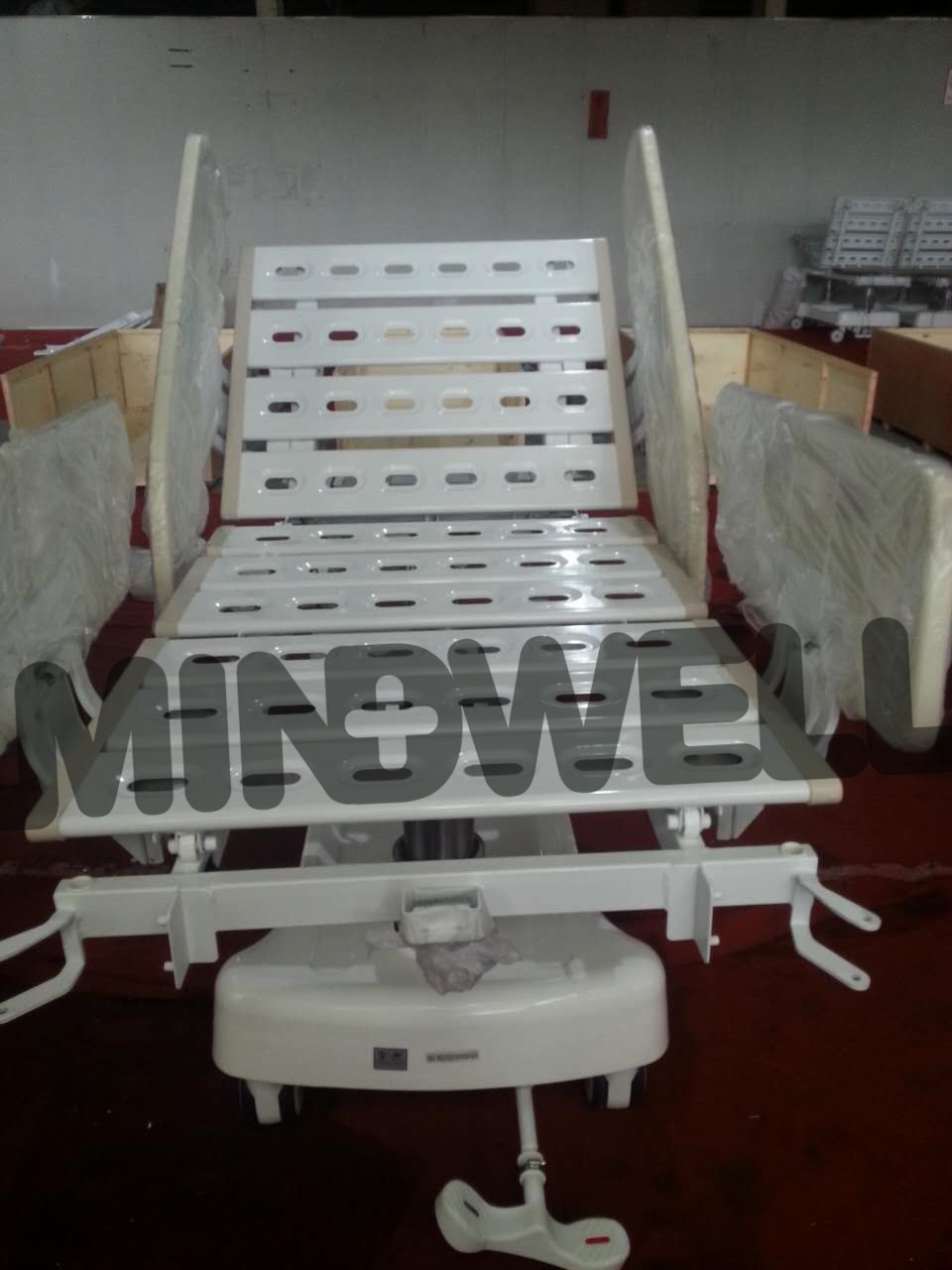 specilize in inventing and manufacturing Hospital Folding Bed,Manual hospital bed,ICU Bed