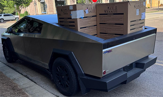  Tesla Cybertruck carry large household appliances