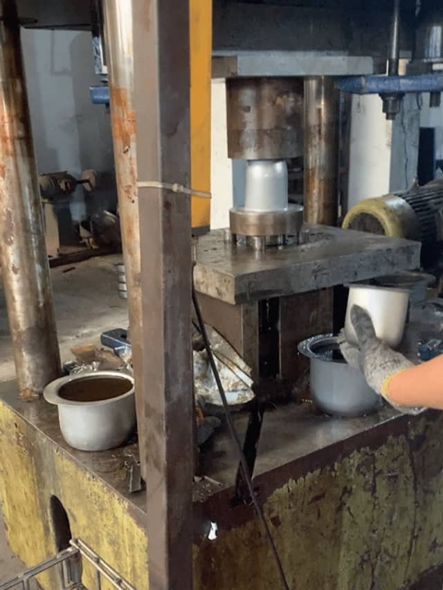 Stretching Push Through Wheel Center Cap