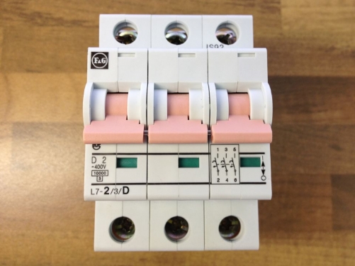 The original German MOELLER Moeller L7-2/3/D imported miniature circuit breaker 2A3P air switch