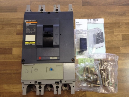 The original Schneider NSD400 350A spot Schneider imported air switch circuit breaker