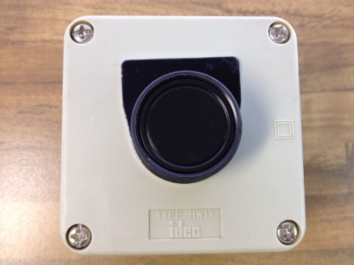 Japan's IDEC Idec TYPE and HW1X flat black button switch with genuine original box