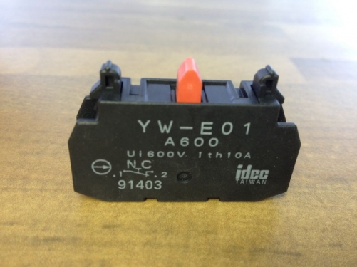 The original Japanese IDEC and YW-E01 button contact contact switch NC