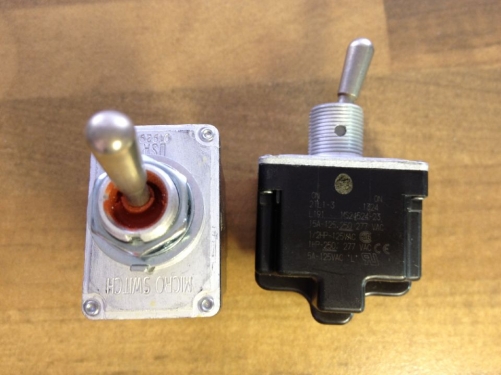 The United States MCRO SMITCH 2TLI-3 1324 MS24524-23 15A imported gear toggle switch