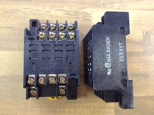 The imported OMRON OMRON PTF14A relay base 14 feet (Prunus new original authentic guarantee)