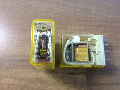 Japan's IDEC and Idec RY2S-L relay 8 pin 120VAC genuine original