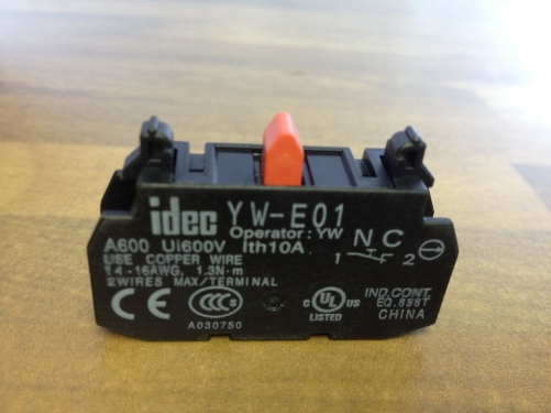 The original Japanese IDEC and YW-E01 button contact normally closed contact switch NC genuine