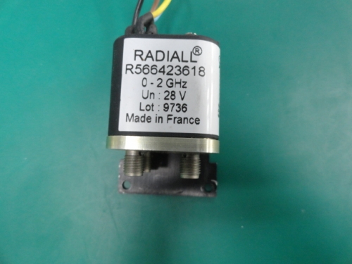 R566423618 DC-2GHZ RADIALL double knife double throw RF microwave coaxial switch SMA 28V