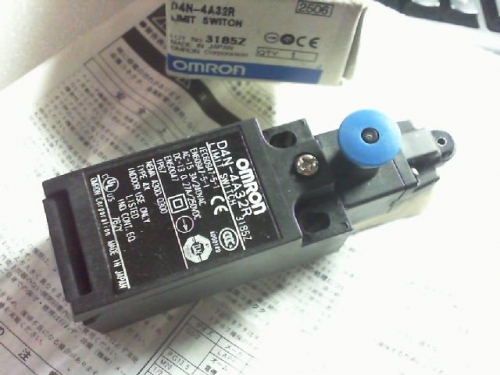 Travel switch. Omron OMRON.. Limit switch /D4N-4A32R/ switch [] is made in Japan