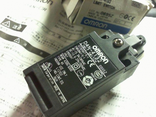 Switch / Omron OMRON. limit switch /D4N-4132/ genuine Japanese