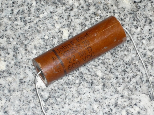 The United States 0.22UF 600V bakelite oil impregnated paper capacitance coupling capacitors have a fever