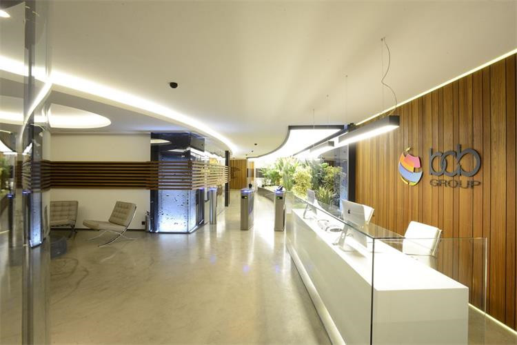 reception design with glass 