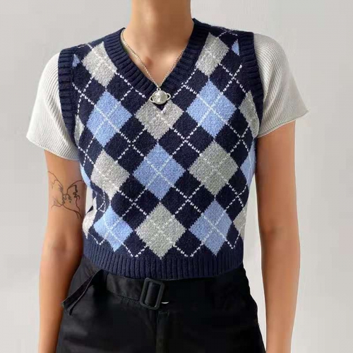 V-neck diamond check knitted sweater vest
