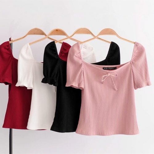Slim-fit short-sleeved knitted T-shirt with square neck and bow
