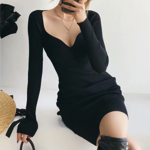 Drop-neck slim-fit sweater long-sleeved dress