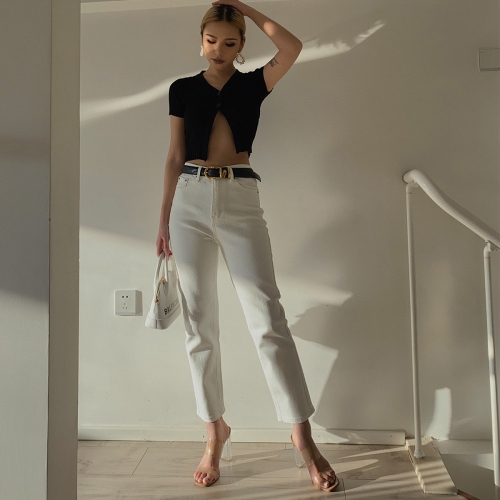 Cropped trousers with high waist and small pipe