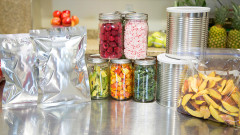 Home use small vacuum freeze dryer